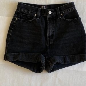 BDG Mom High-Rise Black Shorts, Size 24